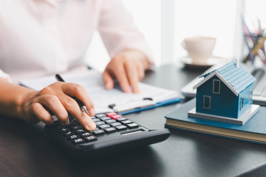 Can You Buy a House With Student Loans? Here's What Lenders Actually Look At