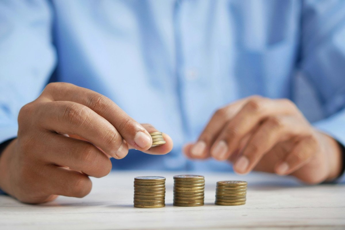 How to Compare High-Yield Savings Accounts Beyond the Advertised APY