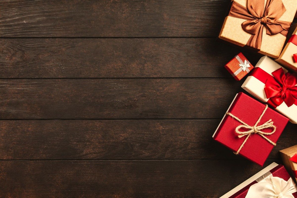 How to Build a Holiday Budget Now So January Doesn't Hurt