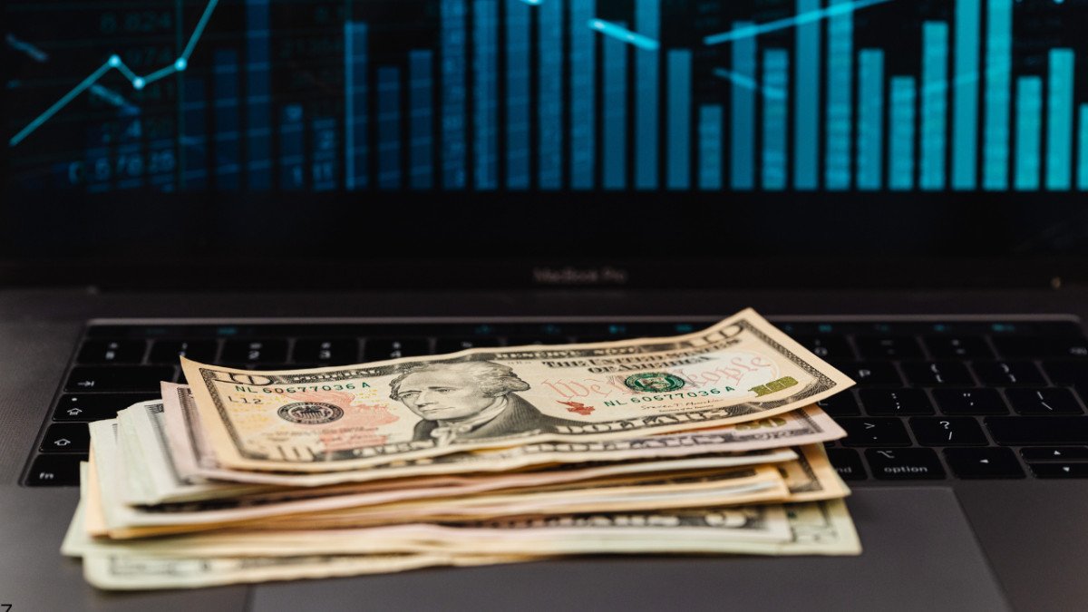 Nasdaq Hits a Record as Treasury Yields Hover Near 5%: What It Means for Investors