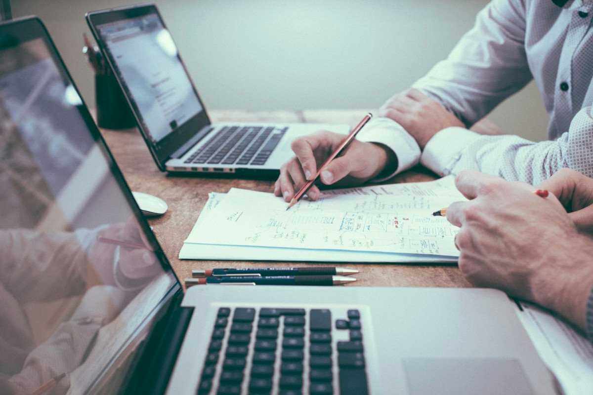 Joint Bank Accounts for Couples: Benefits, Risks, and Ground Rules