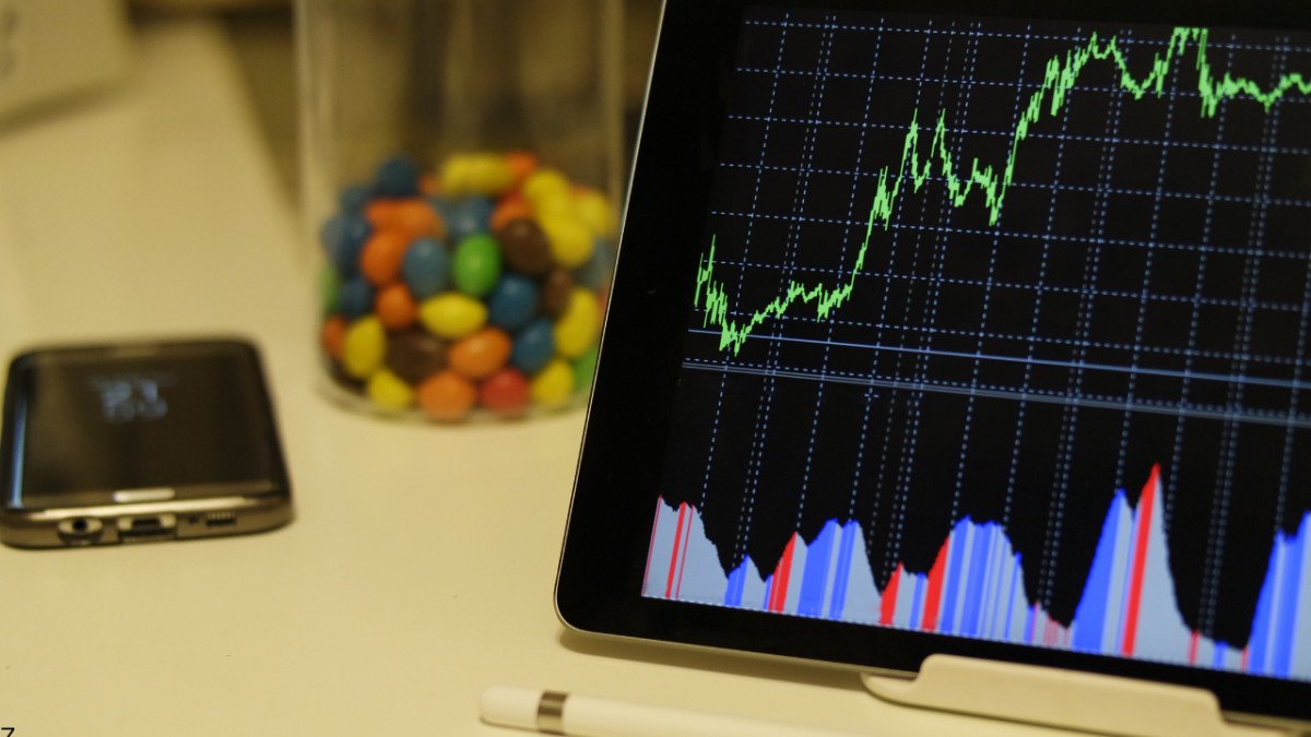 AI Stocks Slide as Safety Warnings and 5% Treasury Yield Rattle Investors